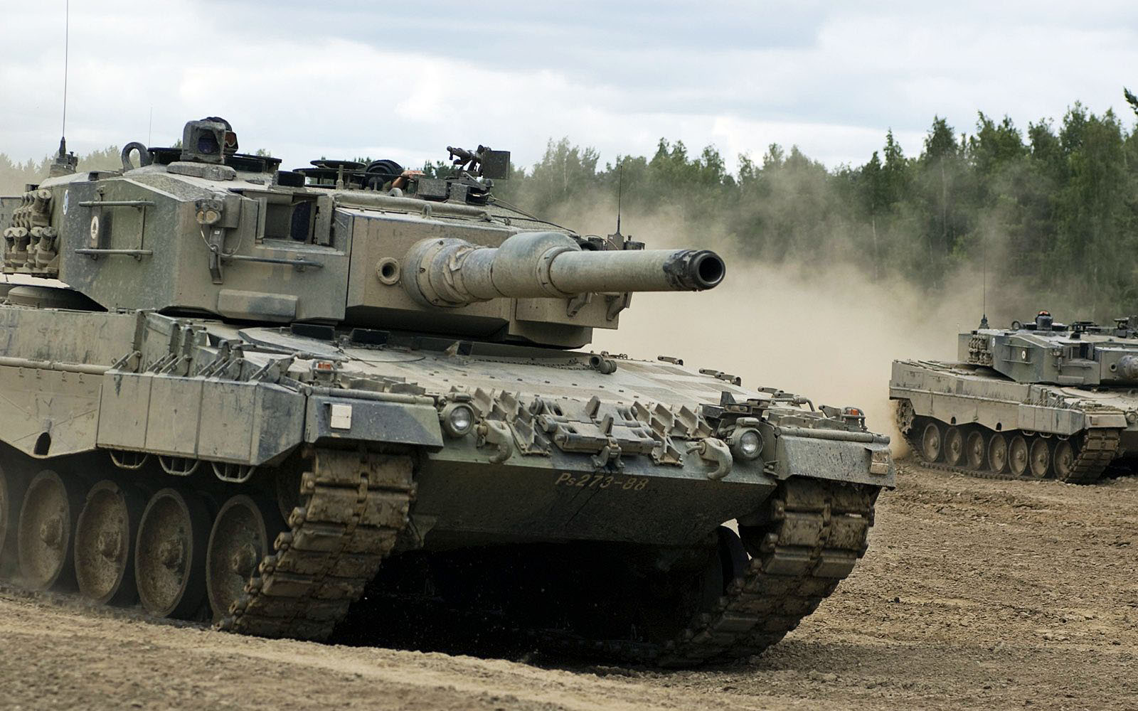 Leopard-2A4-Tank-1.jpg