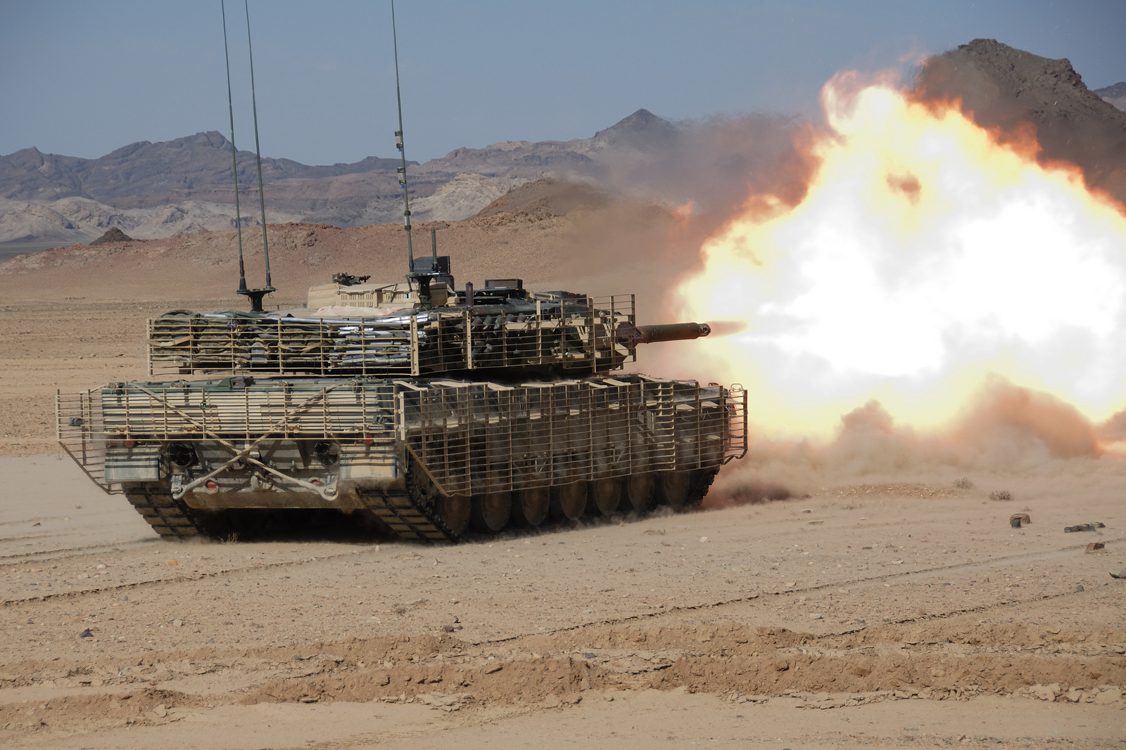 Leopard-2A6M-CAN-Tank-2.jpg