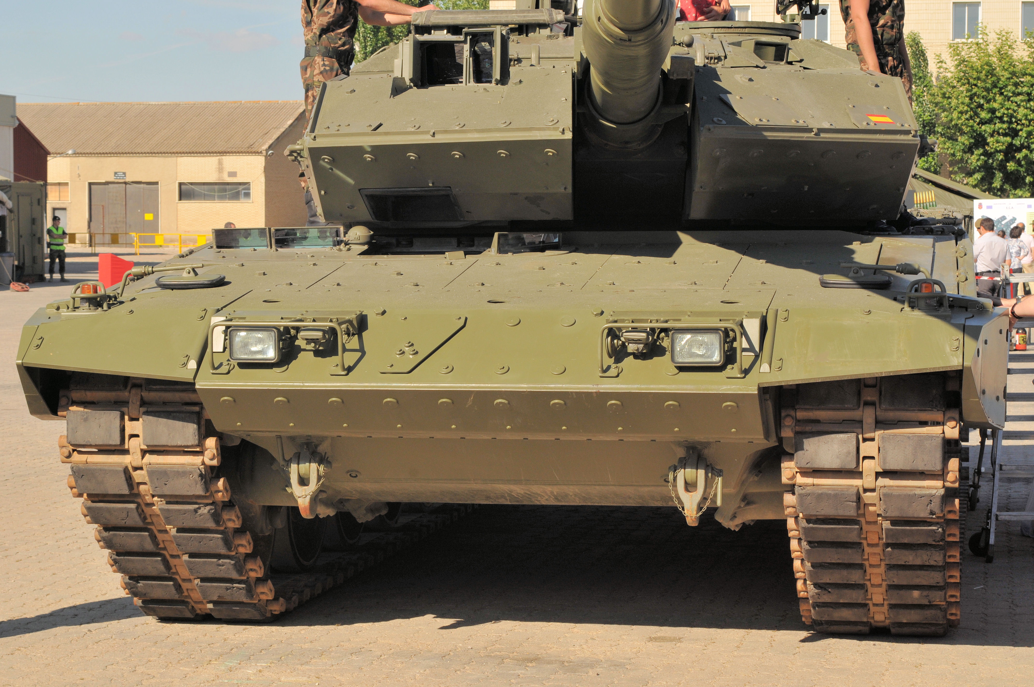 Leopard-2E-Tank-3.jpg